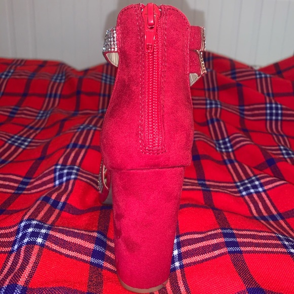 Scandals - Picture 4 of 4